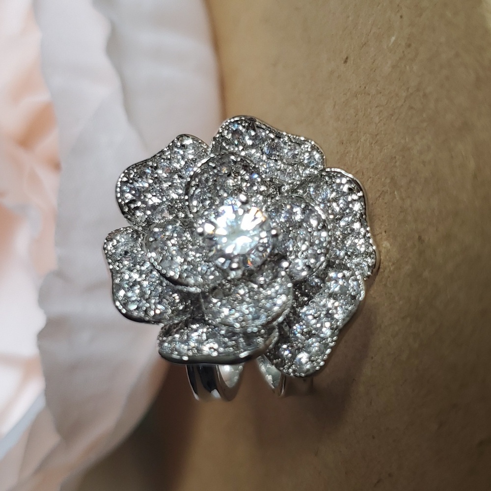 Flower Pave Crystal's Siver Plated Ring - size 7 - Picture 3 of 6